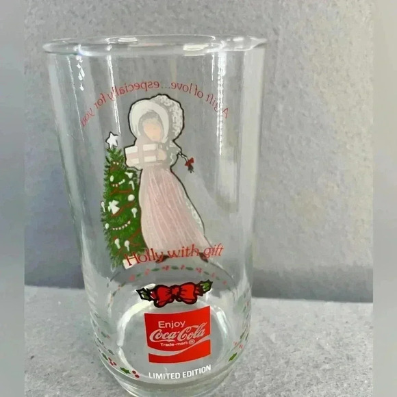 Coca Cola x HOLLY HOBBY American Greetings throwback glass Christmas 🎄1977 - Picture 3 of 7